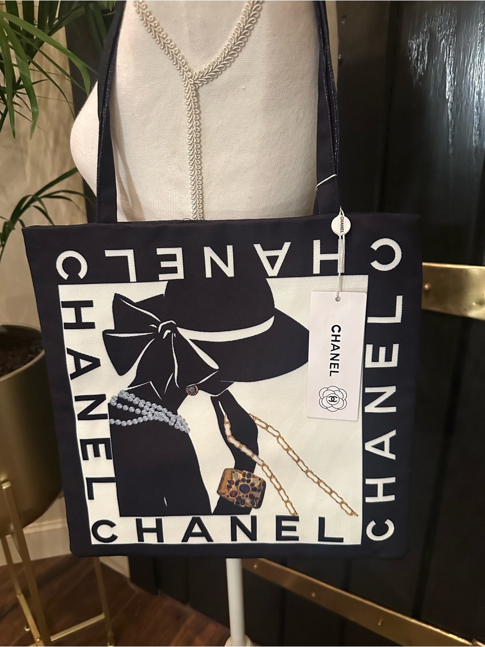 NWT Authentic VIP CHANEL Beaute Mademoiselle Rue De Cambon Lady Canvas Tote Bag - Picture 2 of 7